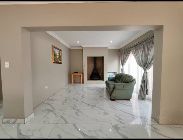 3 BEDROOM HOUSE FOR SALE IN THREE RIVERS EAST